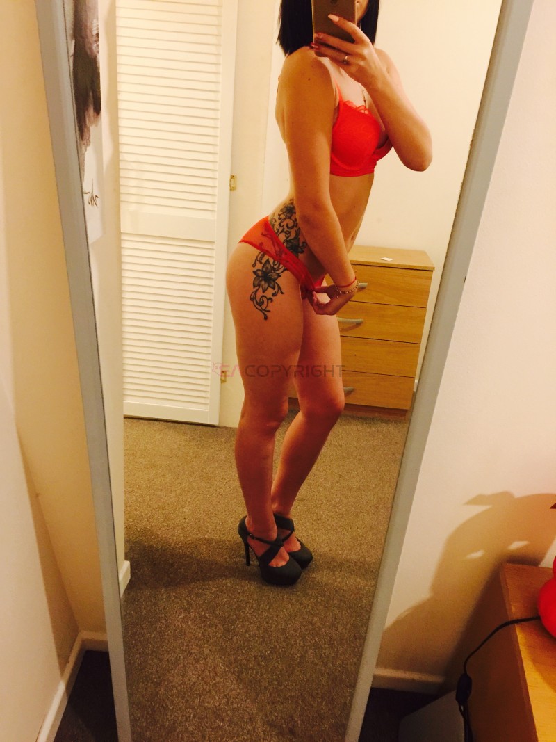 pictures amateur escort sophie milton keynes