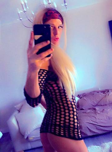 Sheffield Escort Belle-Tgirl Adult Entertainer in United Kingdom, Trans Adult Service Provider, British Escort and Companion.